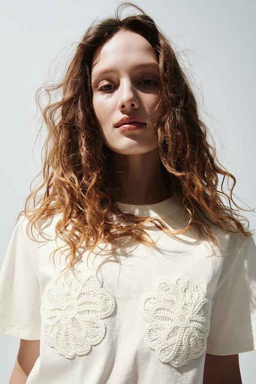 Appliquéd T-shirt - cream