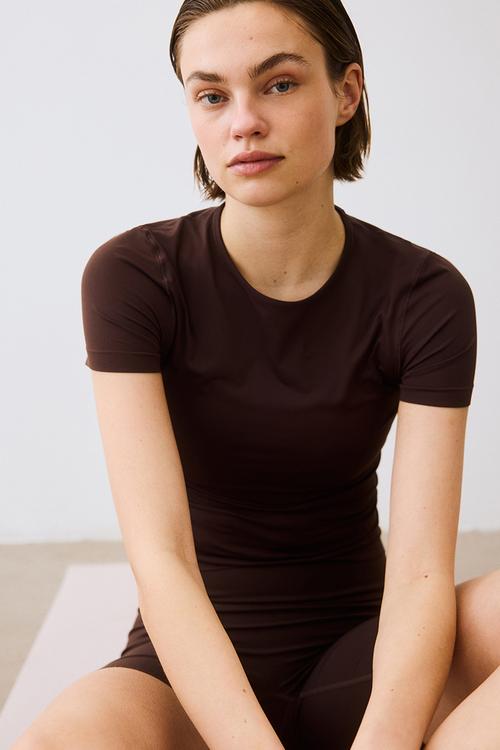 Seamless slim fit sports top with softmove? - warm brown