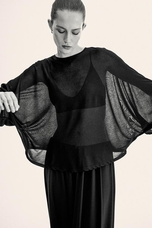 Batwing-sleeved jersey top - black