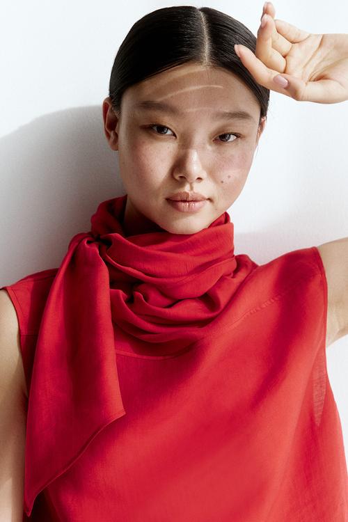 Sleeveless scarf-collar blouse - bright red