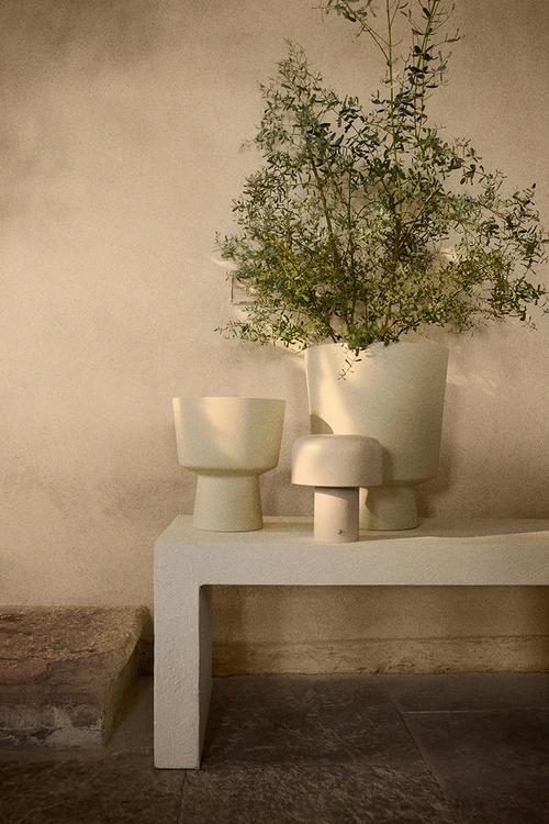 Metal plant pot - light beige