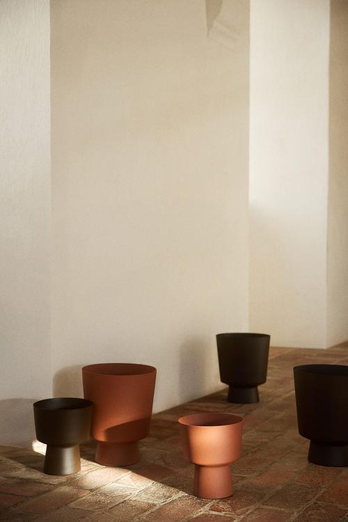 Metal plant pot - terracotta