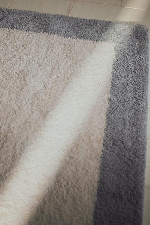 Tufted bath mat - light dusty blue