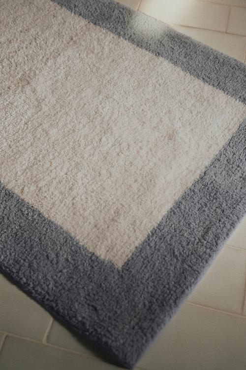 Tufted bath mat - light dusty blue