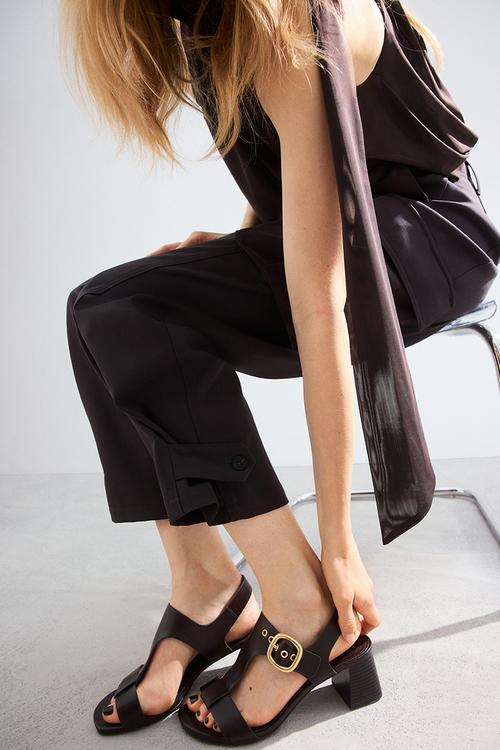 Block-heeled sandals - dark brown