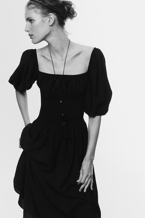 Smocked-waist dress - black