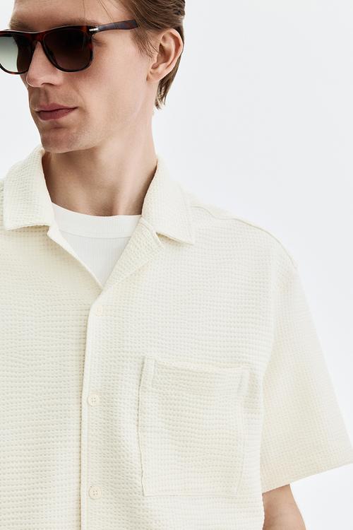 Relaxed fit waffled resort shirt - cream