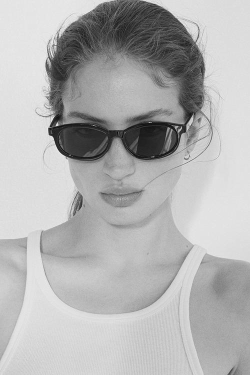 Oval sunglasses - black