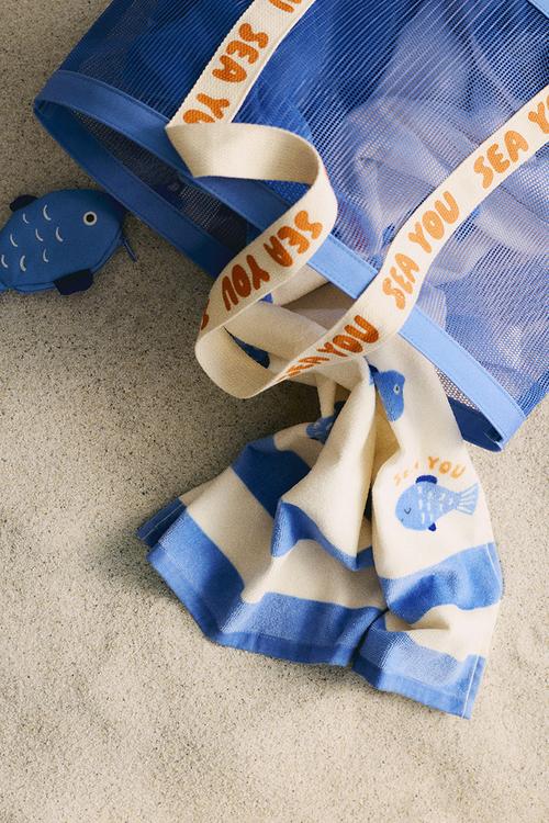 Patterned bath towel - cream/blue fish