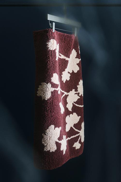 Tufted cotton bath mat - burgundy/light pink