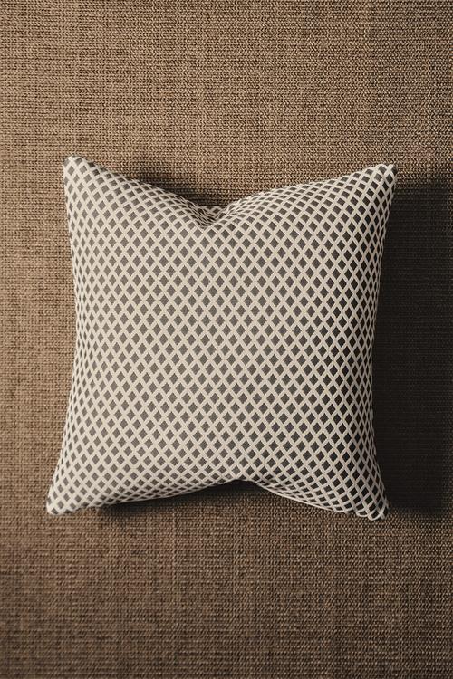 Outdoor cushion cover - black/patterned