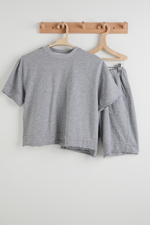 T-shirt and shorts set - grey