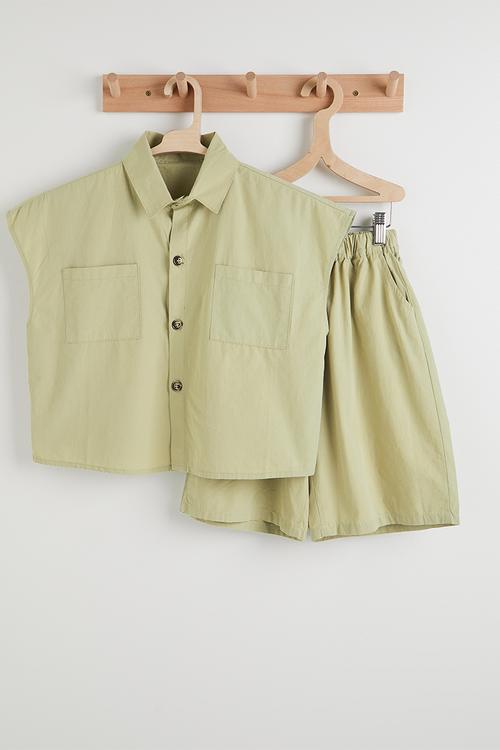 Extended shoulder shirt and shorts set - sage