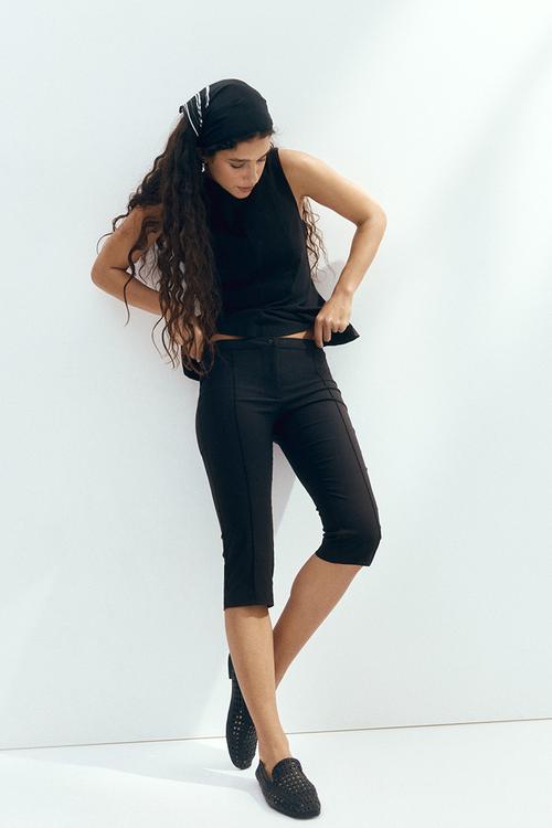 Crease-leg capri trousers - black