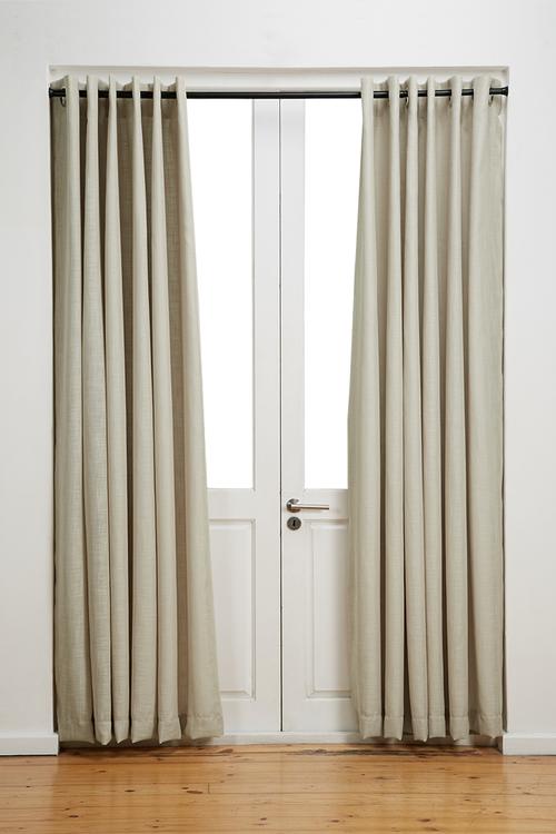 Eyelet curtain