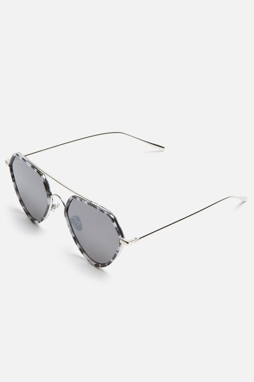 Angled aviator