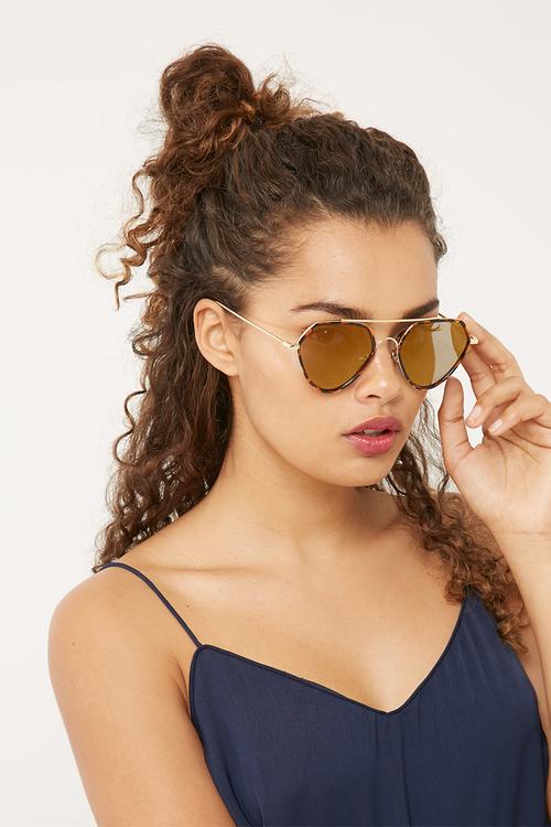 Angled aviator