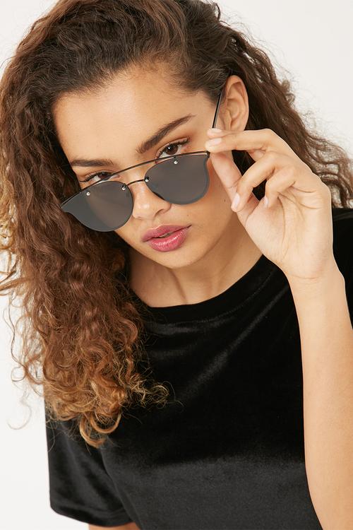 Flat lensed topbar sunglass