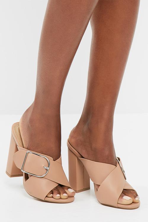 Buckle mule