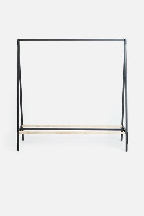 Clothing rail with shelf