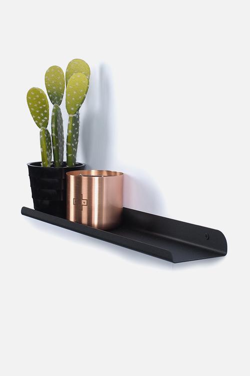Magnetic shelf
