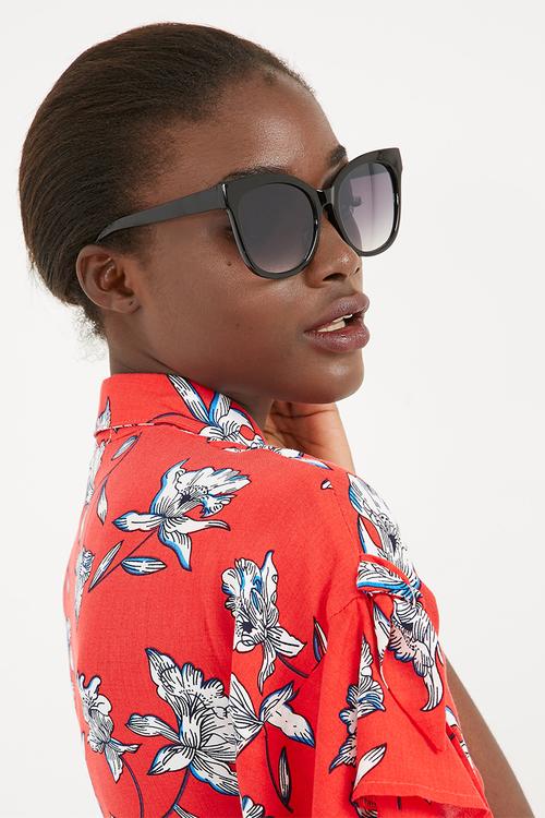 Oversized simple sunglasses