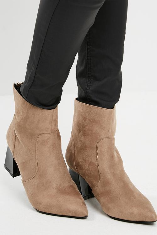Modern heel boot