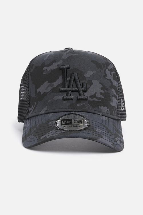 Camo team trucker