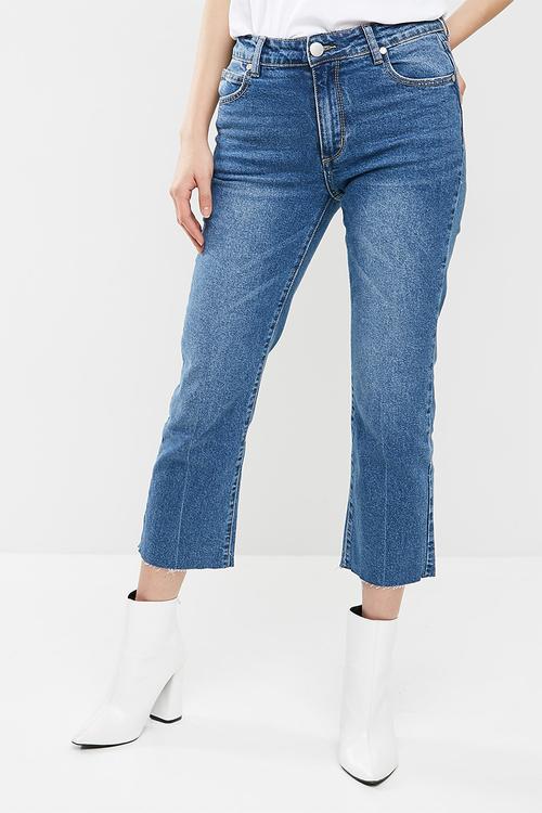 Mid rise straight crop stretch jean