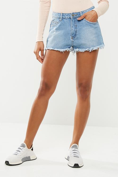 Highwaisted extreme fray hem denim shorts - blue