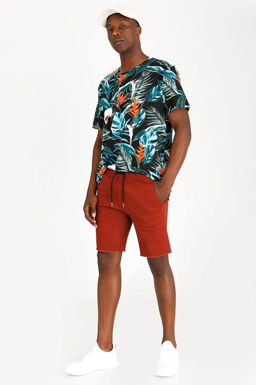 Raw Edge Skinny Leg Short Maroon