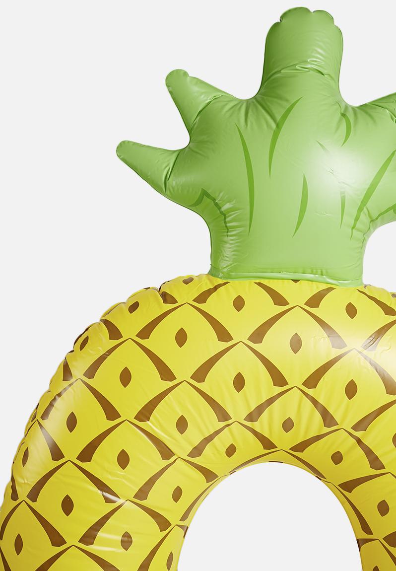 giant pineapple float