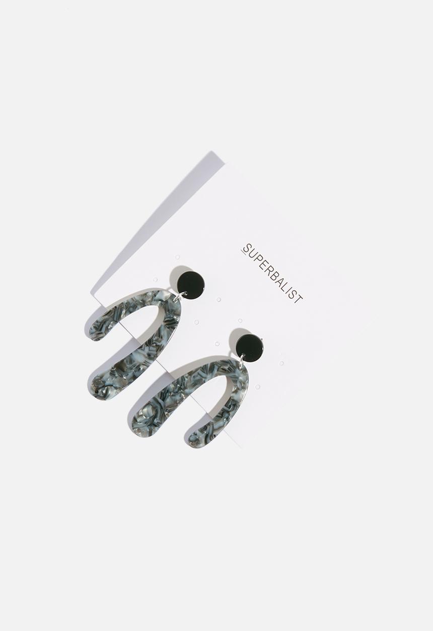 Superbalist - Savannah resin earrings - black & grey 