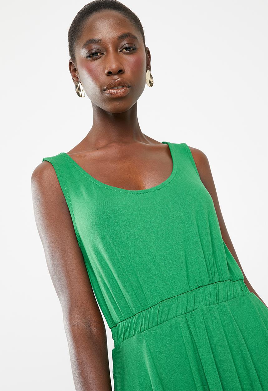 edit - Sleeveless dress with dipped hem - green