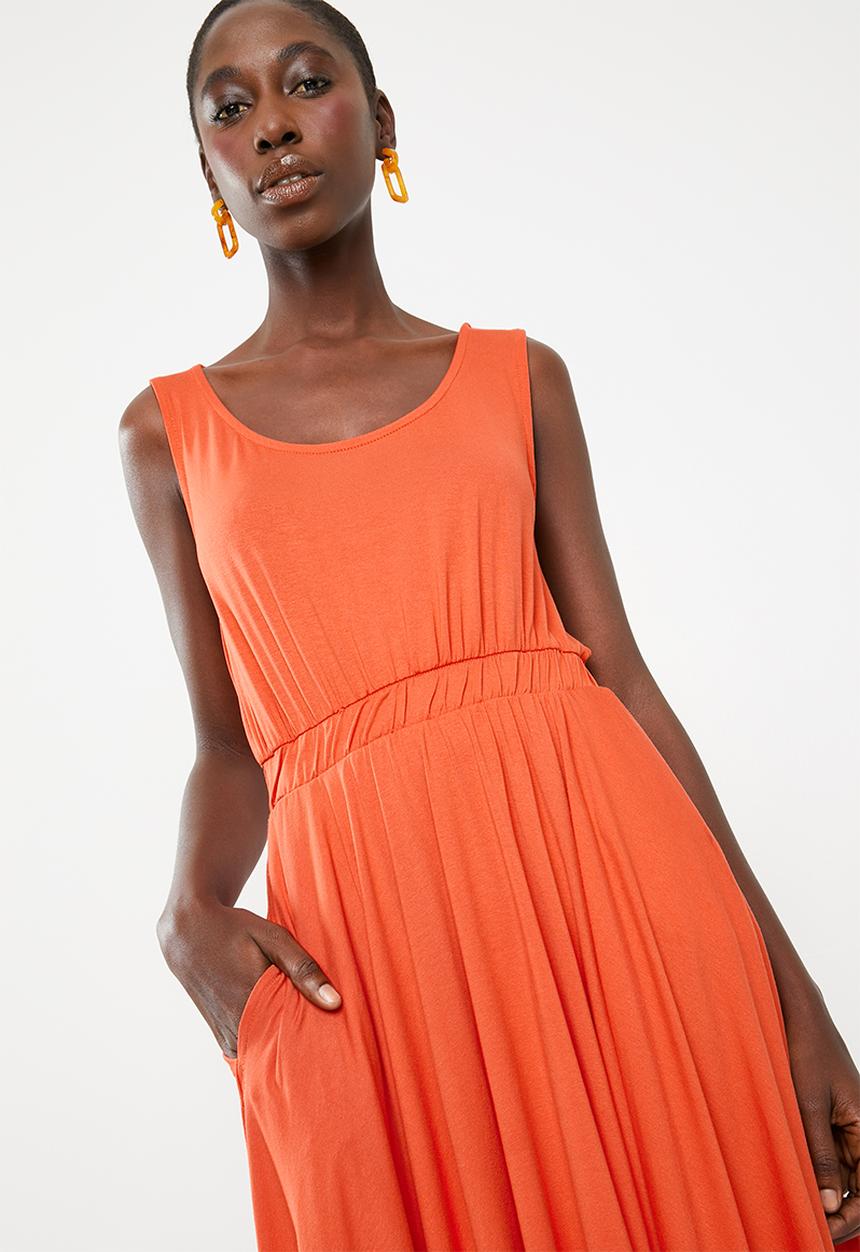 edit - Sleeveless dress with dipped hem - orange