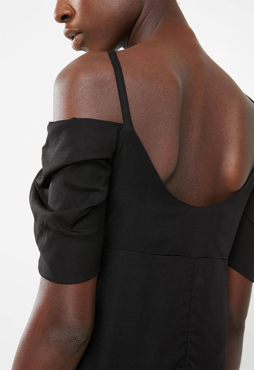 STYLE REPUBLIC - Cold shoulder front button top - black