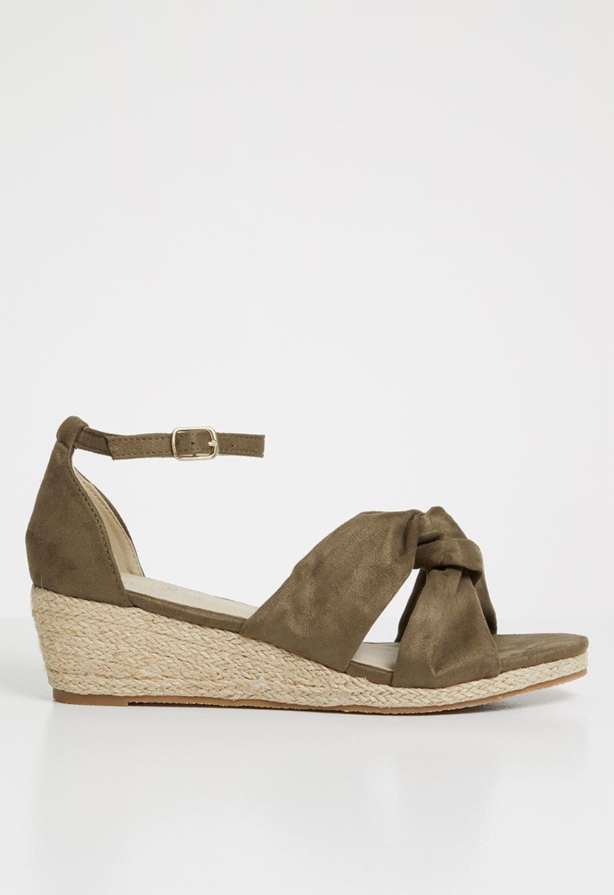 STYLE REPUBLIC - Knotted detail wedges - taupe