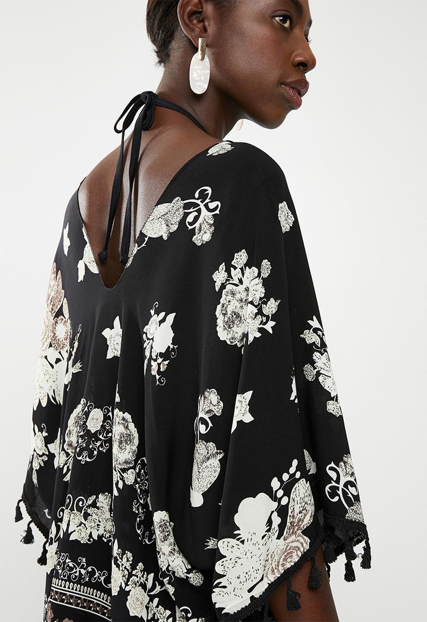 Lithe - Tassel trim kaftan - black & white