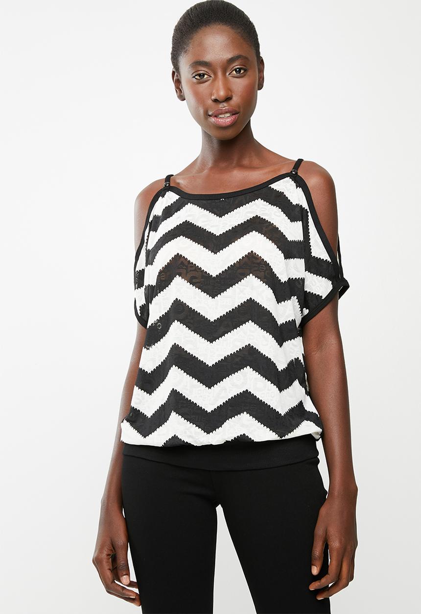 Revenge - Zig-zag batwing top - black