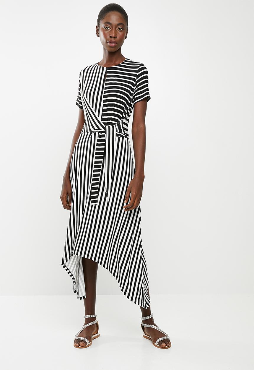 edit - Short sleeve wrap dress - black & white