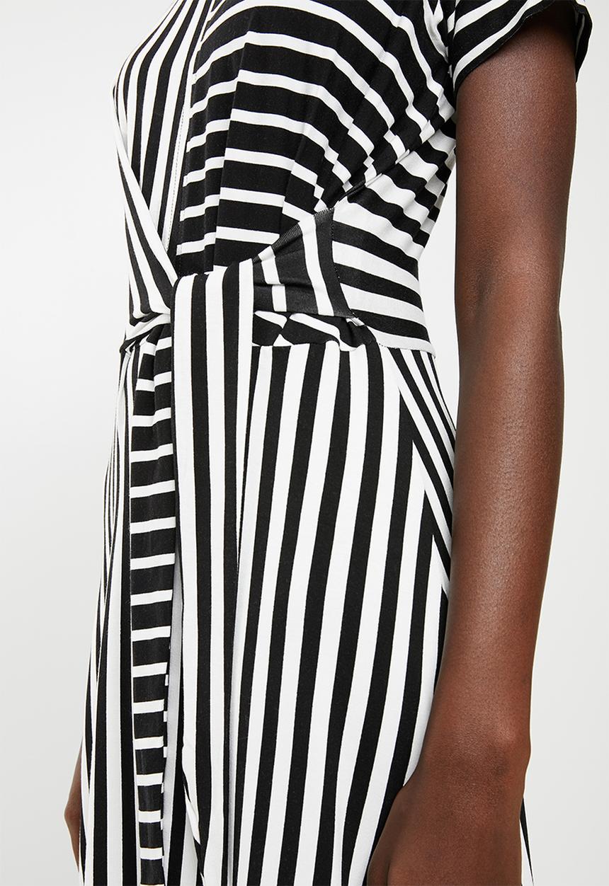 edit - Short sleeve wrap dress - black & white