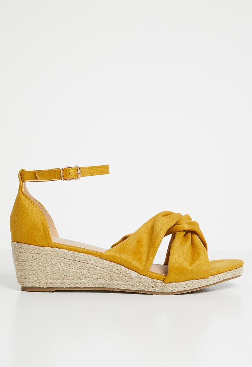 STYLE REPUBLIC - Knotted detail wedges - yellow