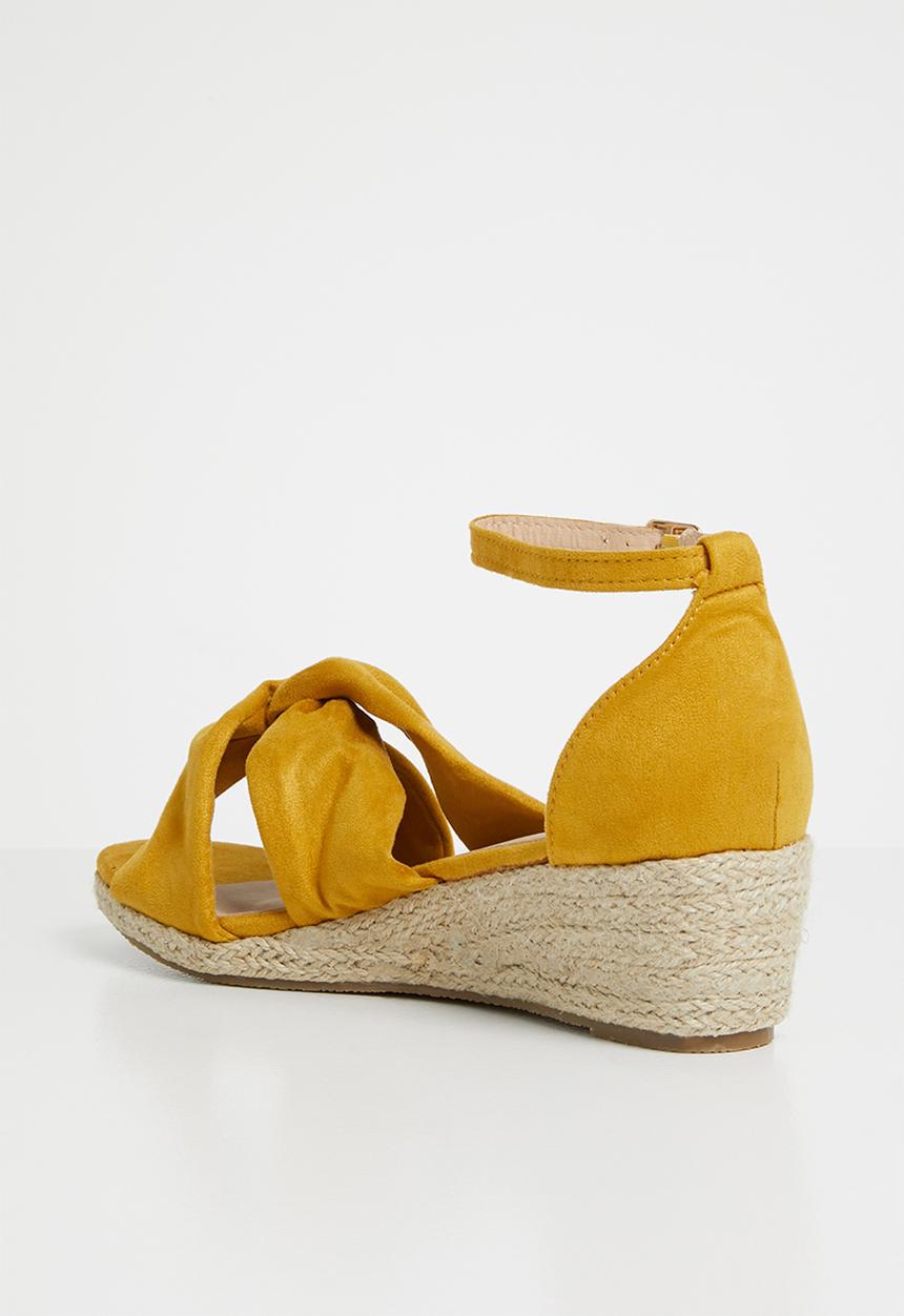 STYLE REPUBLIC - Knotted detail wedges - yellow