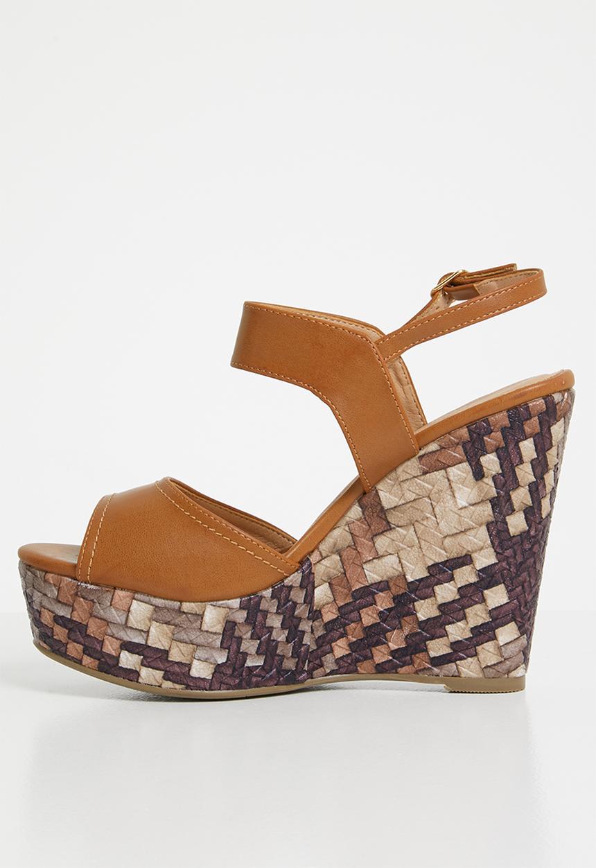 Plum - Ankle strap wedges - tan