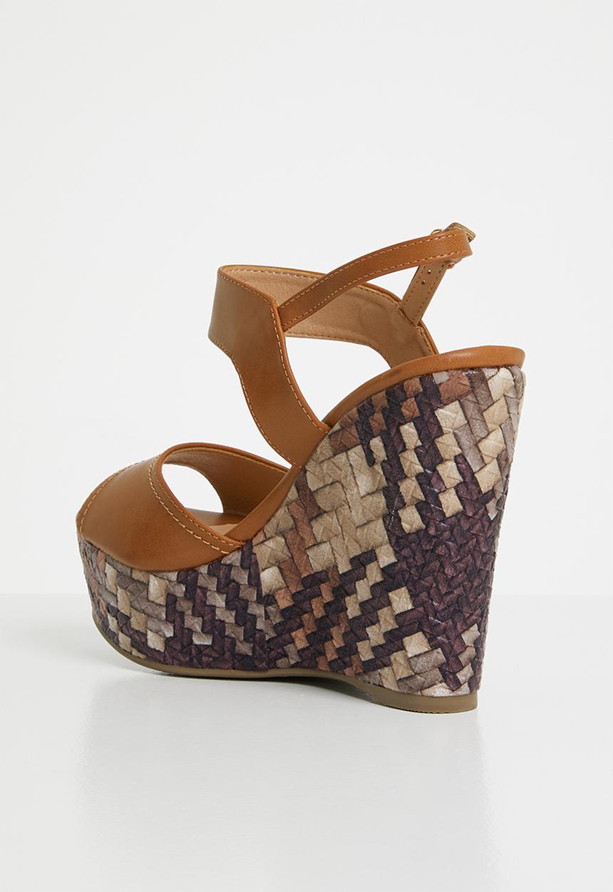Plum - Ankle strap wedges - tan