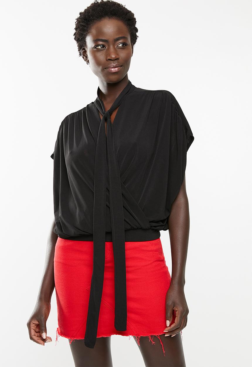 STYLE REPUBLIC - Kitty bow drape top - black