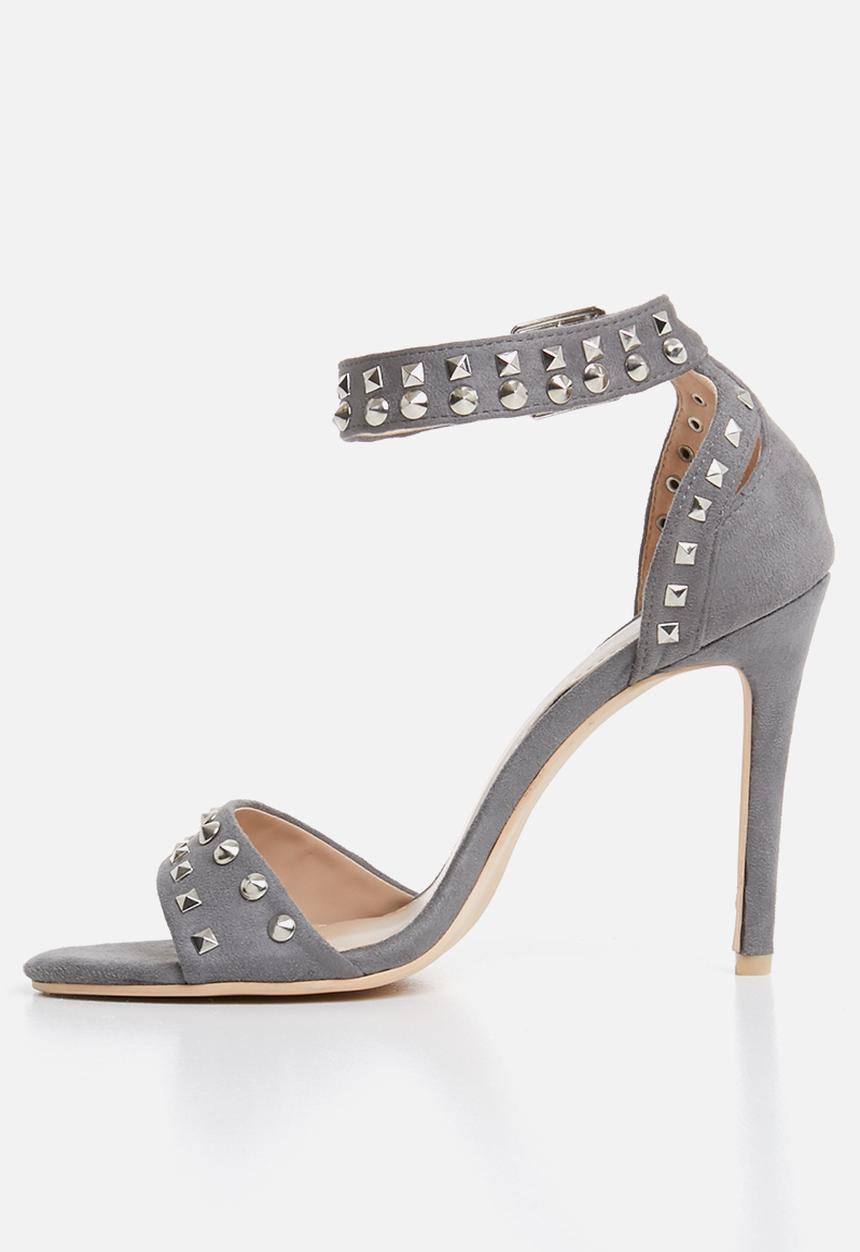 Miss Black - Zeenat heel - grey