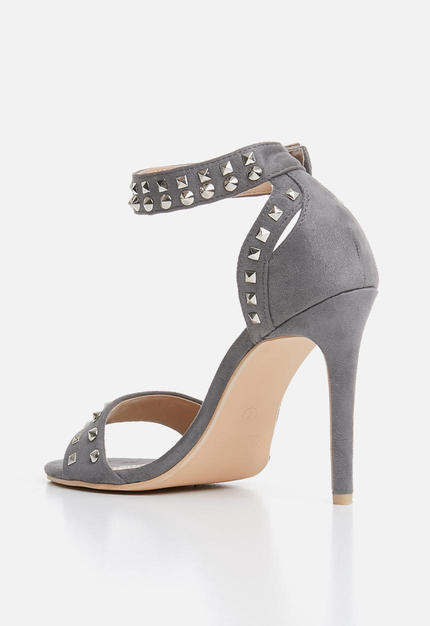 Miss Black - Zeenat heel - grey