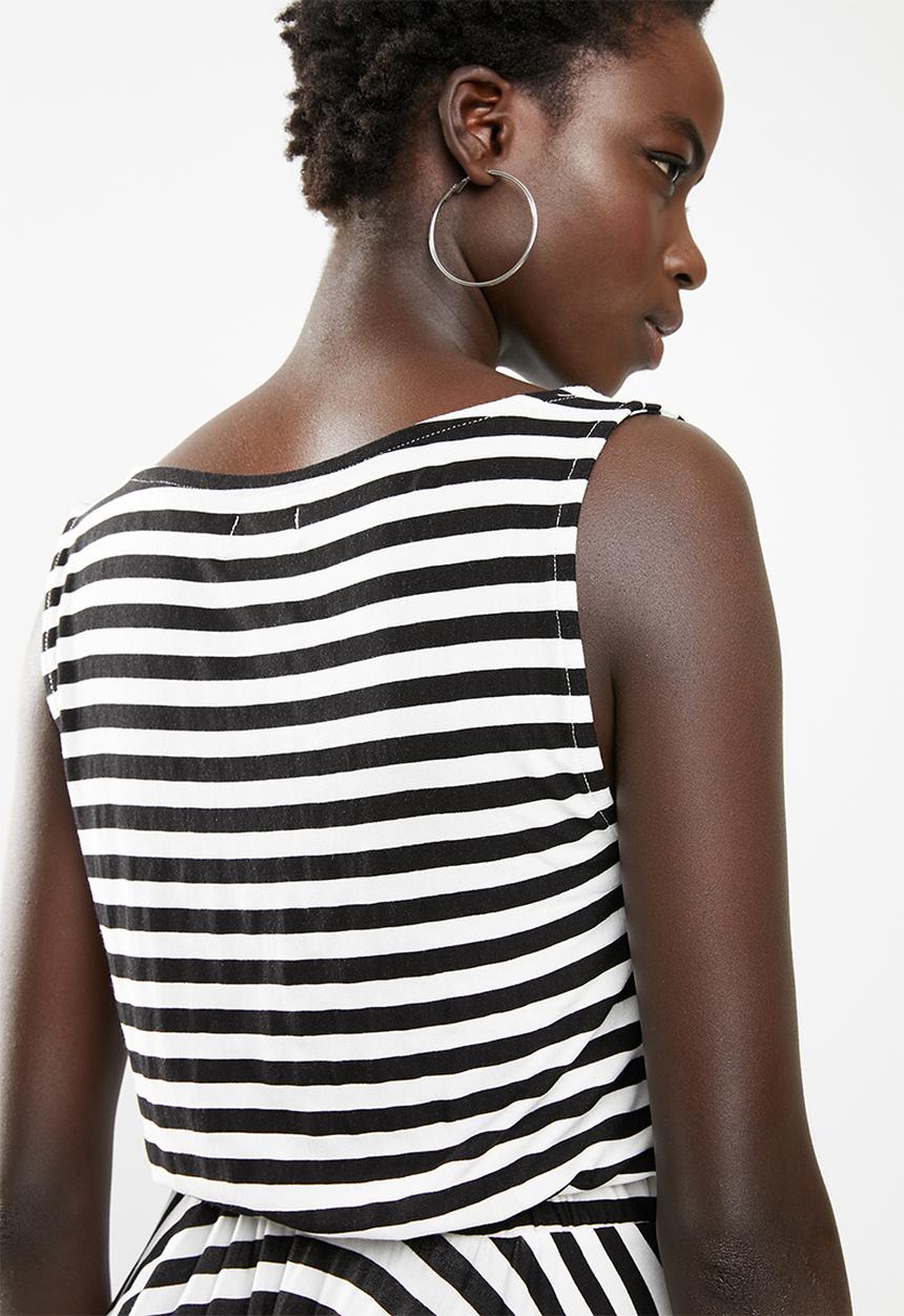 edit - Striped sleeveless dress with dipped hem - black & white 
