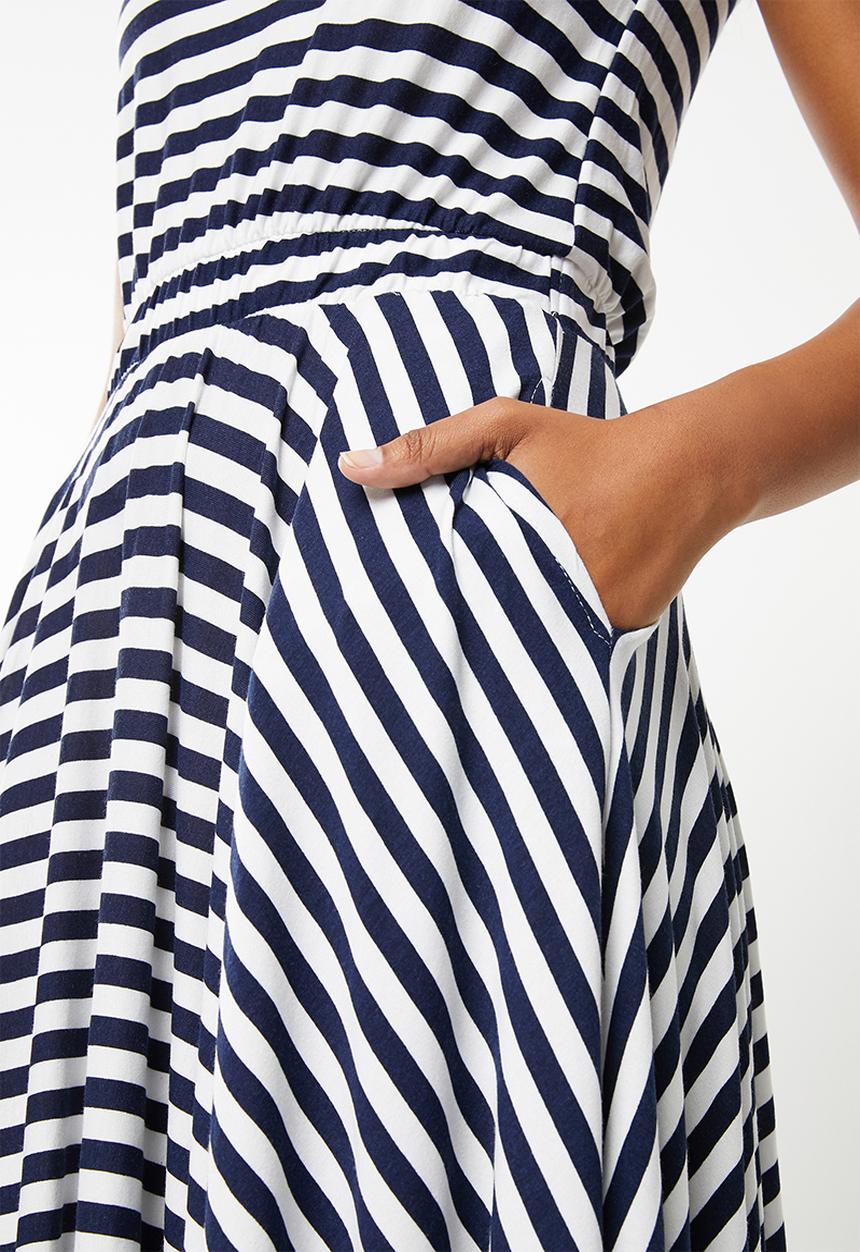 edit - Sleeveless dress with dipped hem - navy
